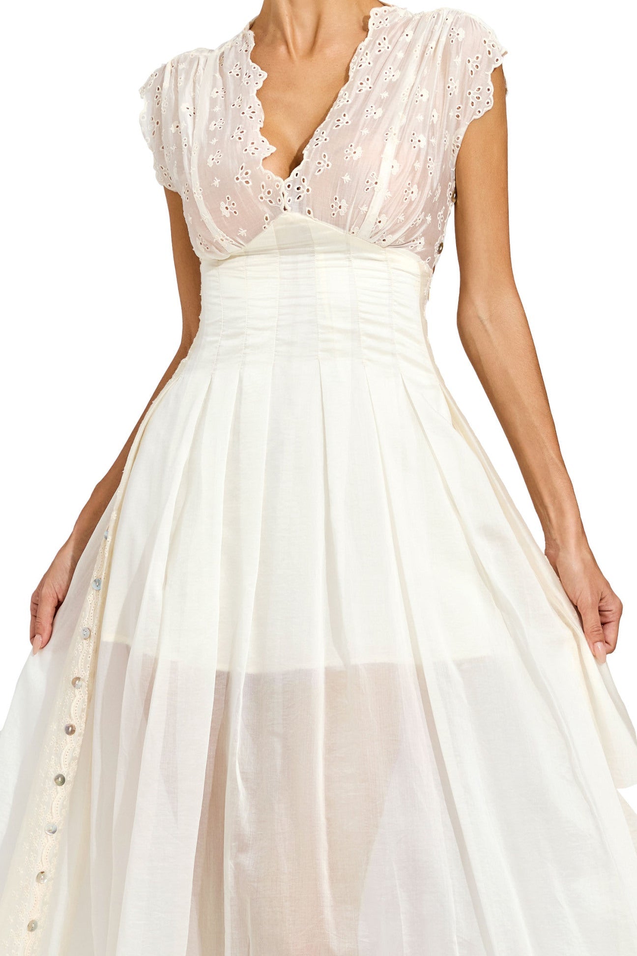 Sukienka midi z haftowanymi gwiazdami