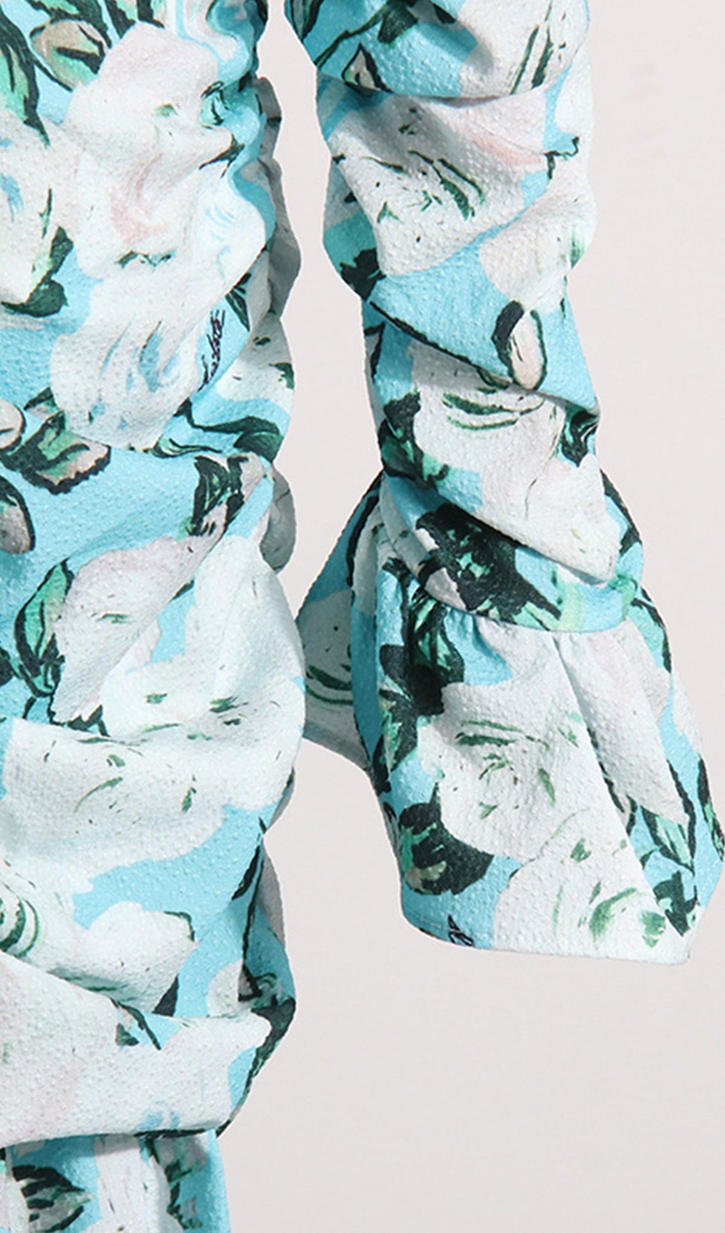Uzun Kollu Çiçekli Fırfırlı Bodycon Mini Elbise