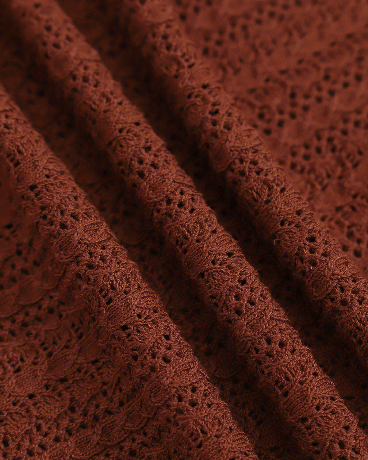 Brązowy, cienki sweter z okrągłym dekoltem