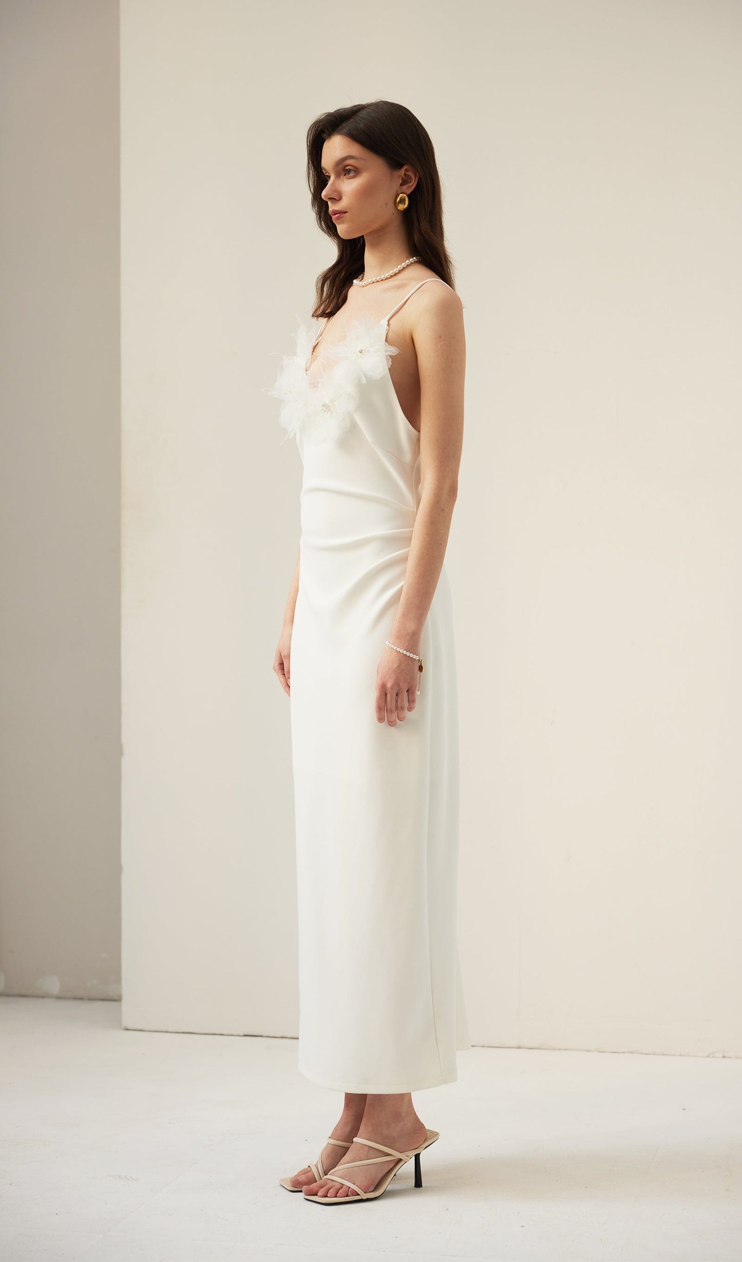 Tüy Süslemeli Slip Midi Elbise