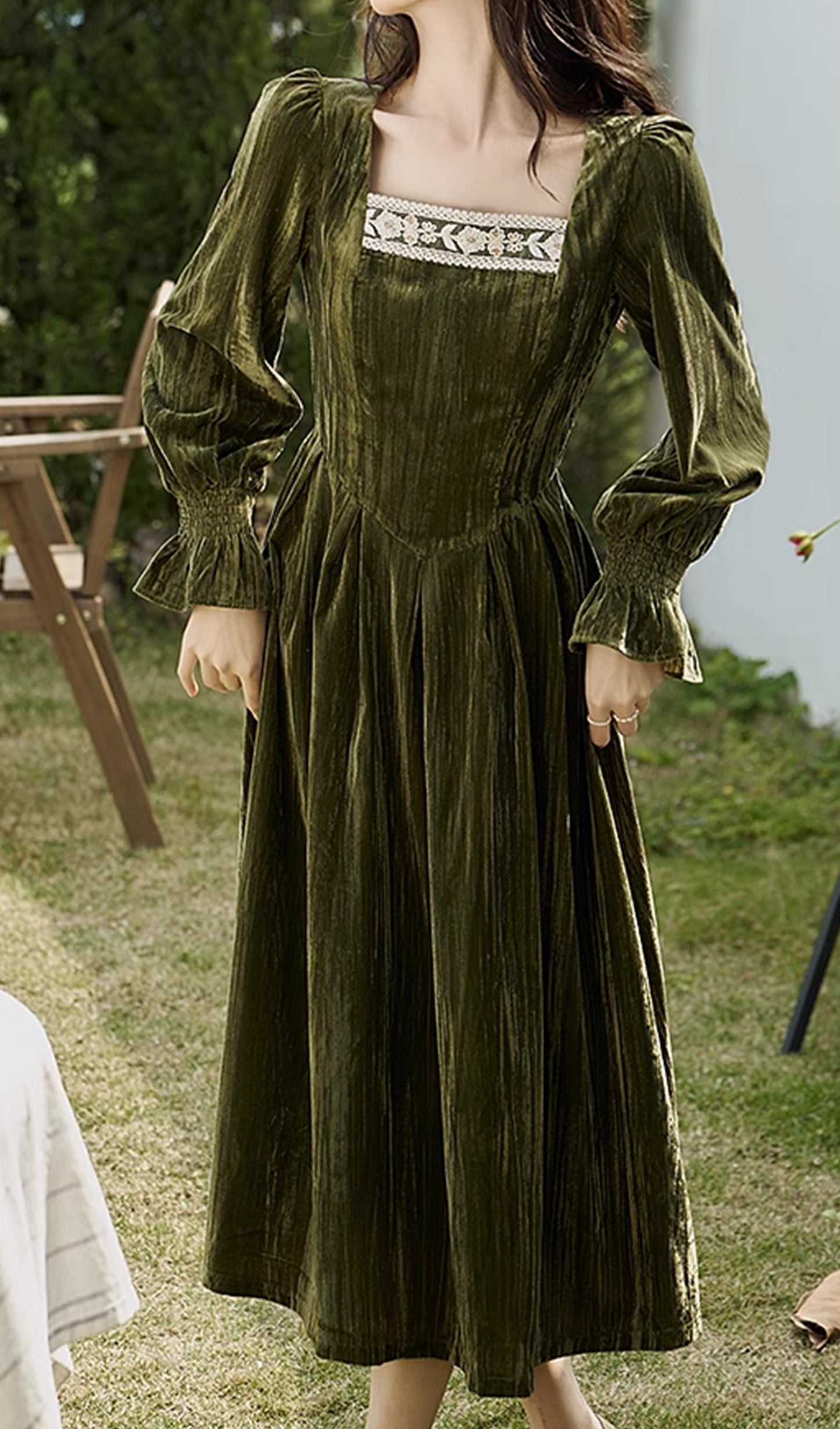 Vintage Kare Yaka Düz Kadife Midi Elbise