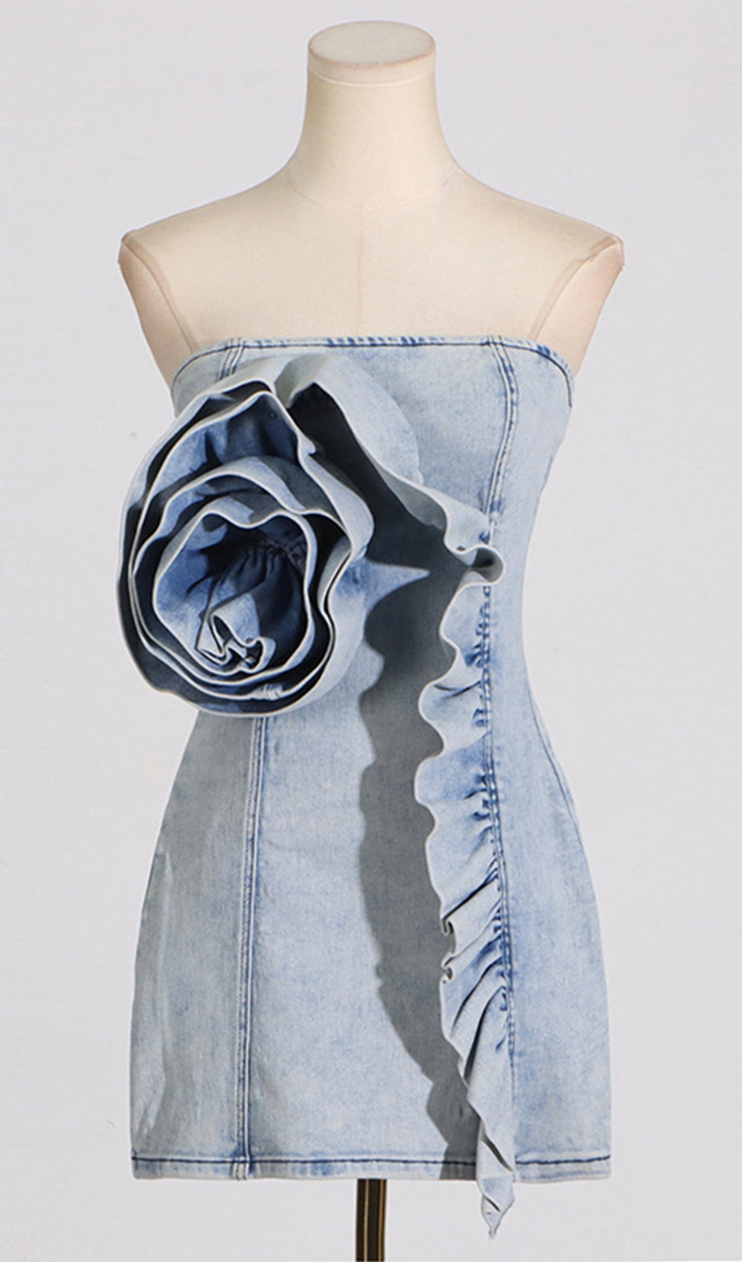 Çiçekli Omuzları Açık Denim Mini Elbise