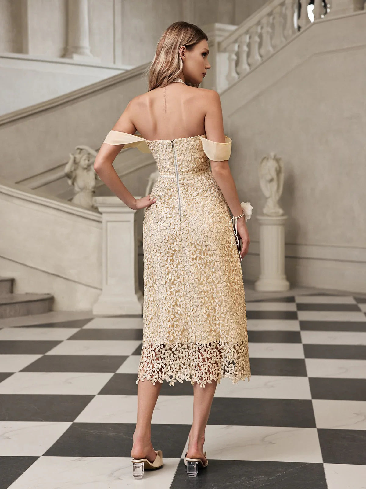 Sukienka midi Elise Petal z haftem