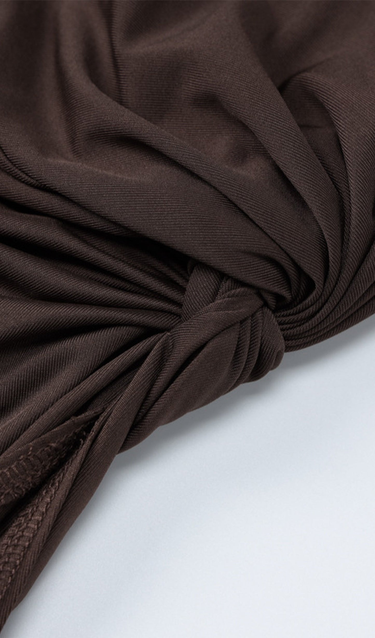 Trendy Dökümlü Jersey Yırtmaçlı Maksi Elbise-Kahverengi