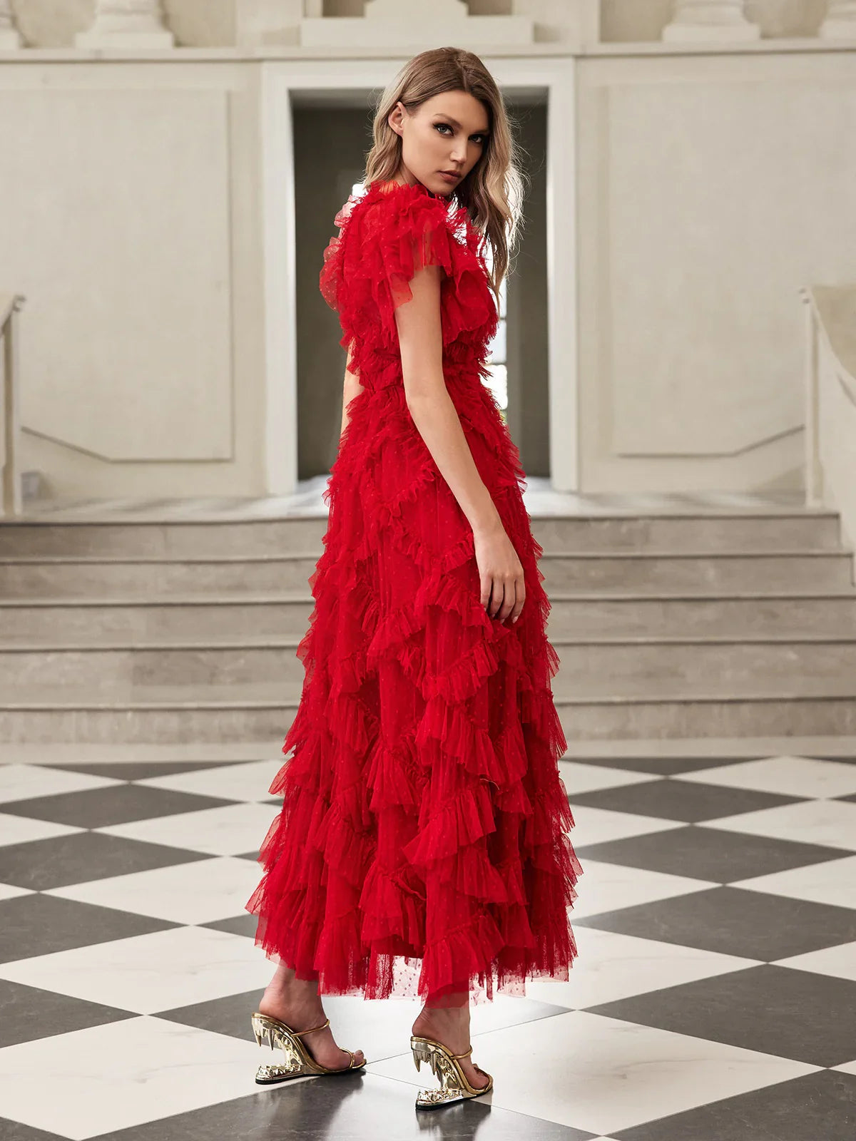 Czerwona sukienka midi z siateczki z krótkim rękawem