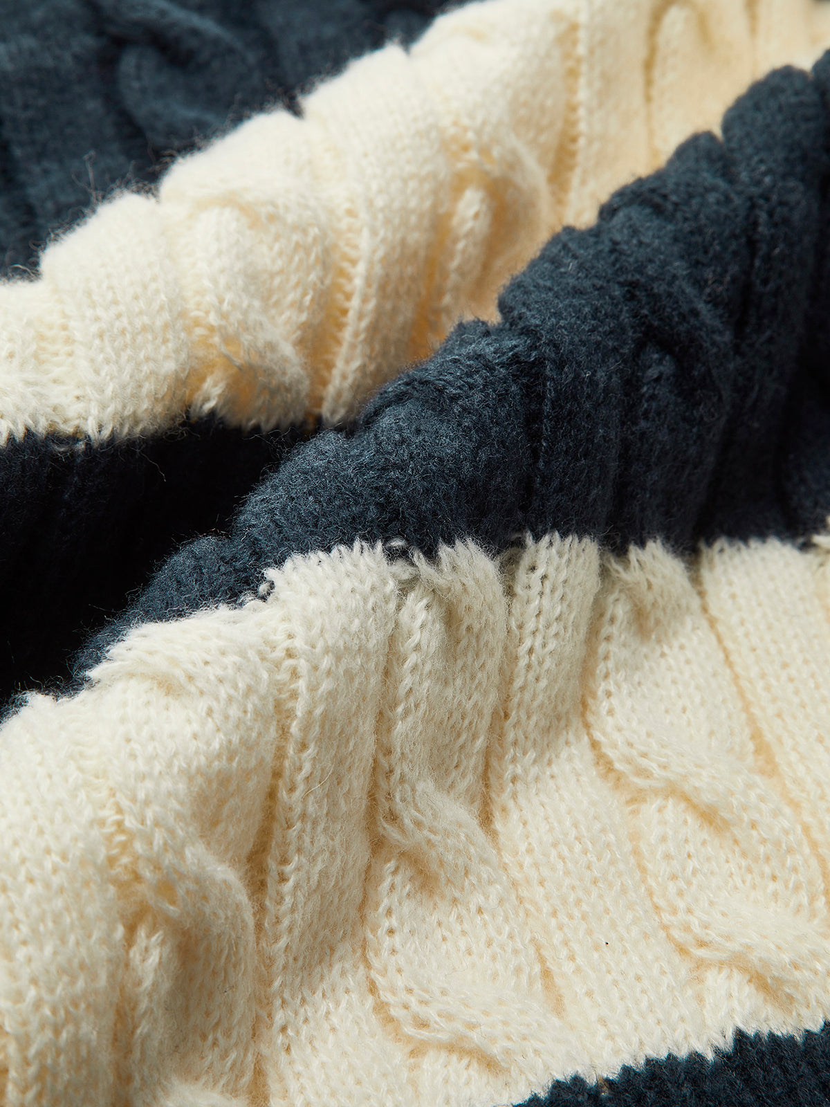 Sweter w paski z dekoltem w serek