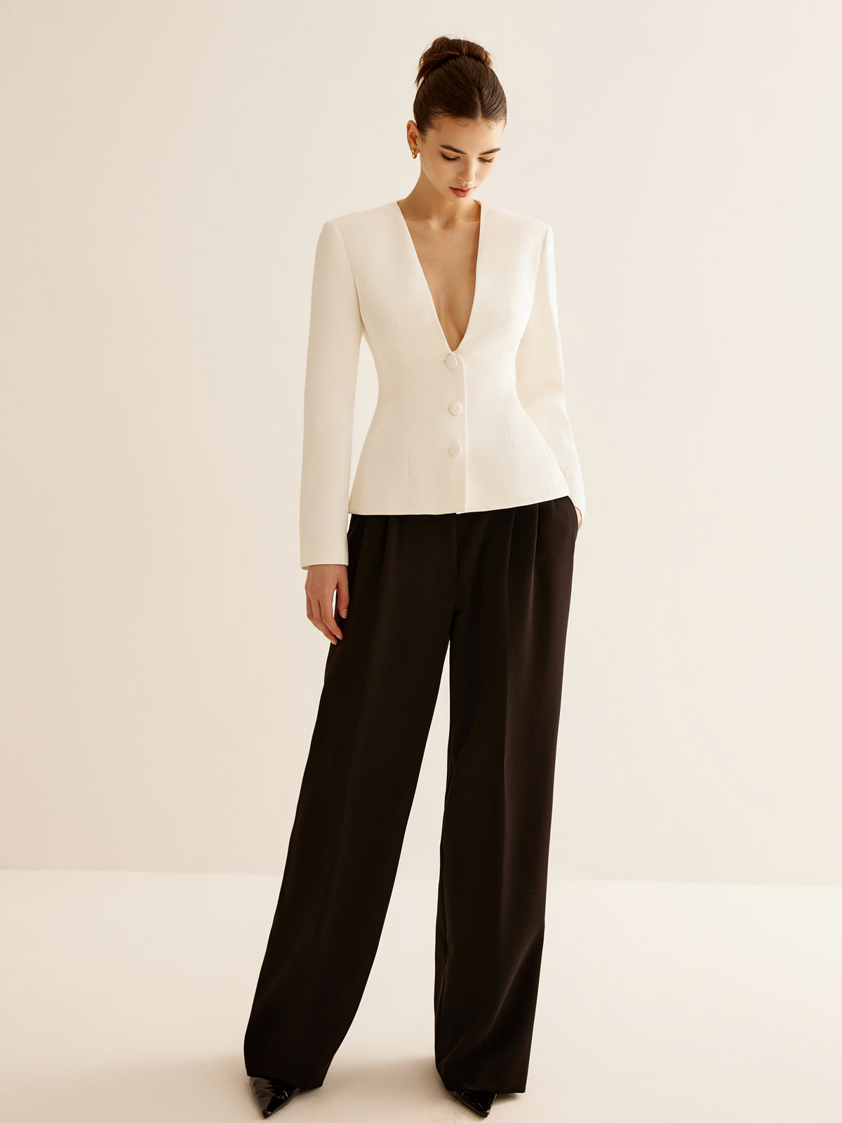 Deep V-Neck Button Slim Ceket