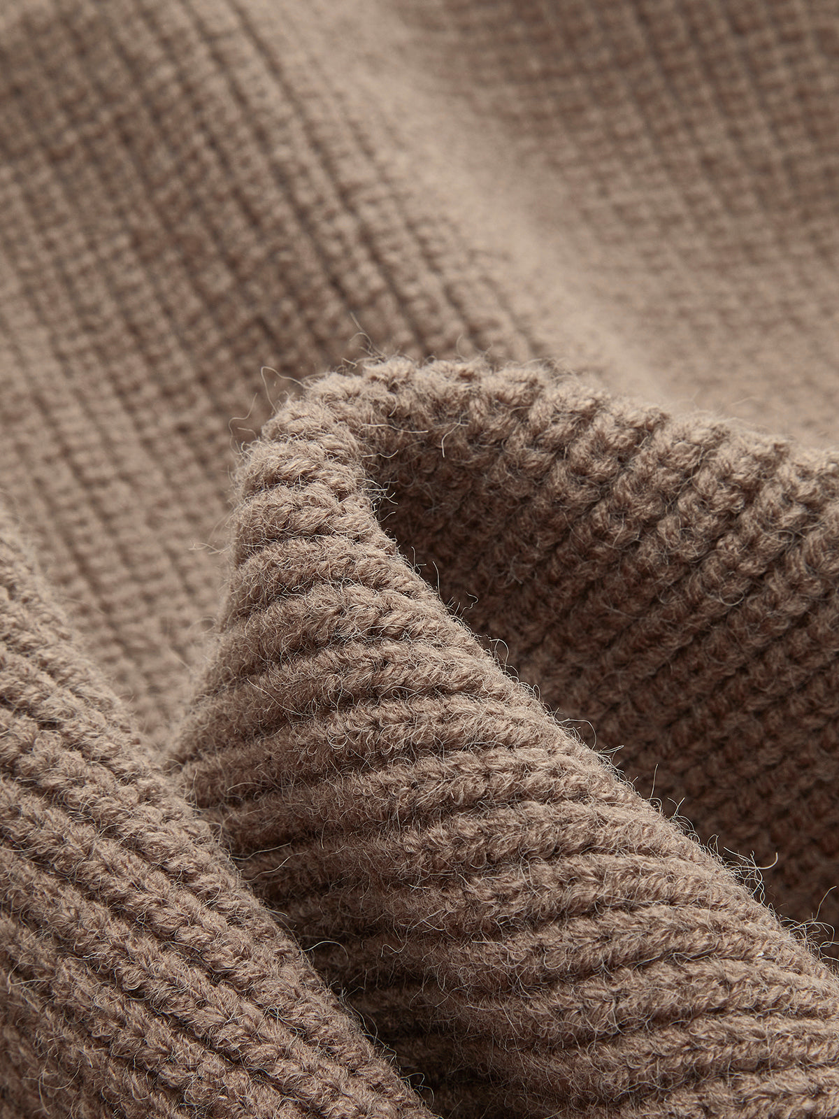 Sweter-kamizelka z golfem i węzłem