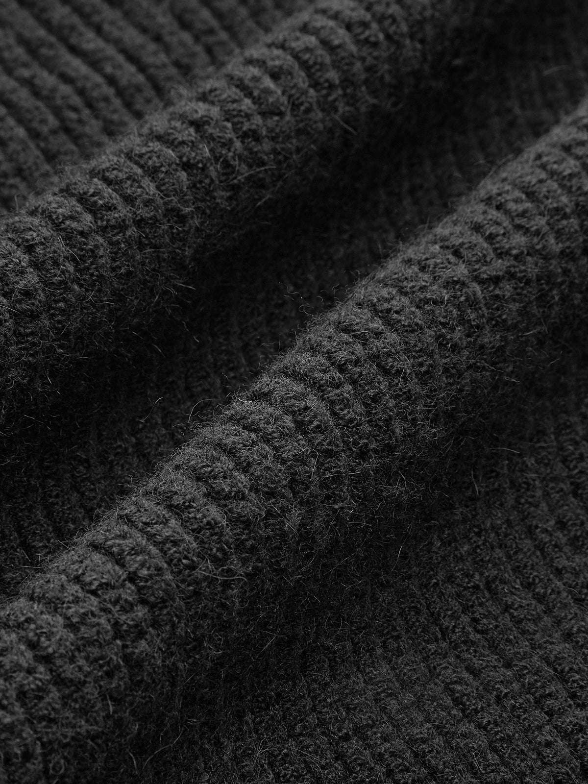 Prążkowany, falbaniasty top dzianinowy