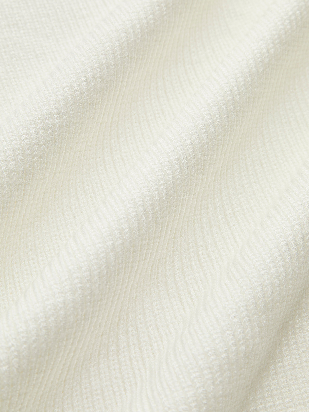 Sweter z odkrytymi ramionami i skrzyżowanymi dekoltami