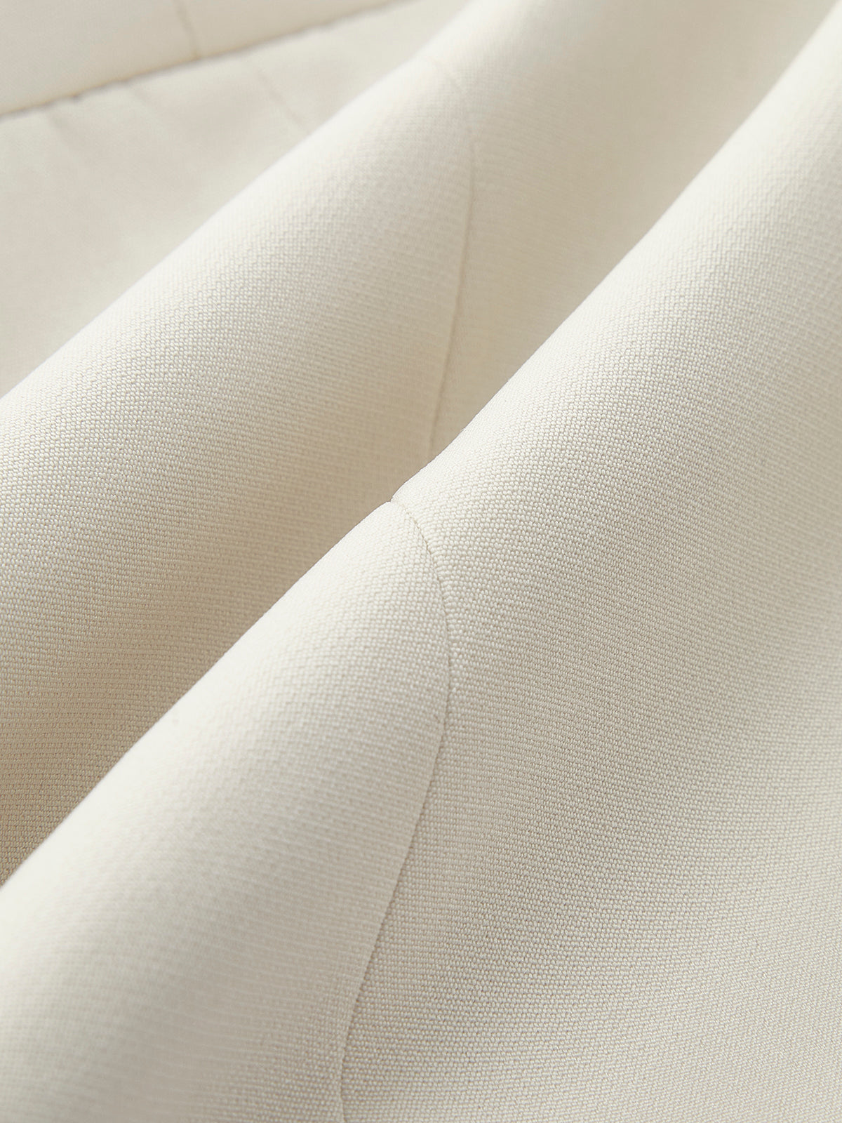 Stylowa marynarka z okrągłym dekoltem i eleganckimi guzikami w kolorze kamelii