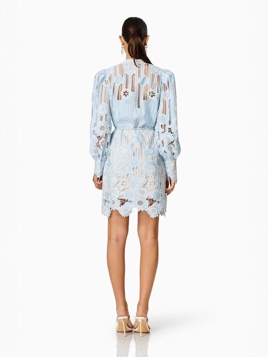 Catherine Mavi Çiçekli Dantelli Cut-Out Mini Elbise