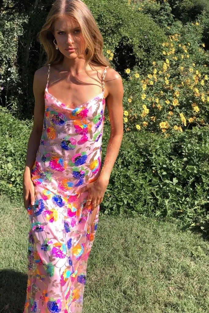 Fanny İşlemeli Pul Payetli Sırt Dekolteli Maxi Elbise