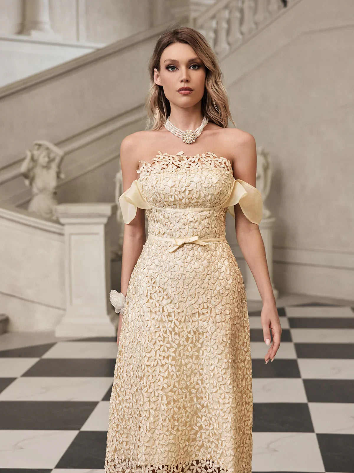 Sukienka midi Elise Petal z haftem 