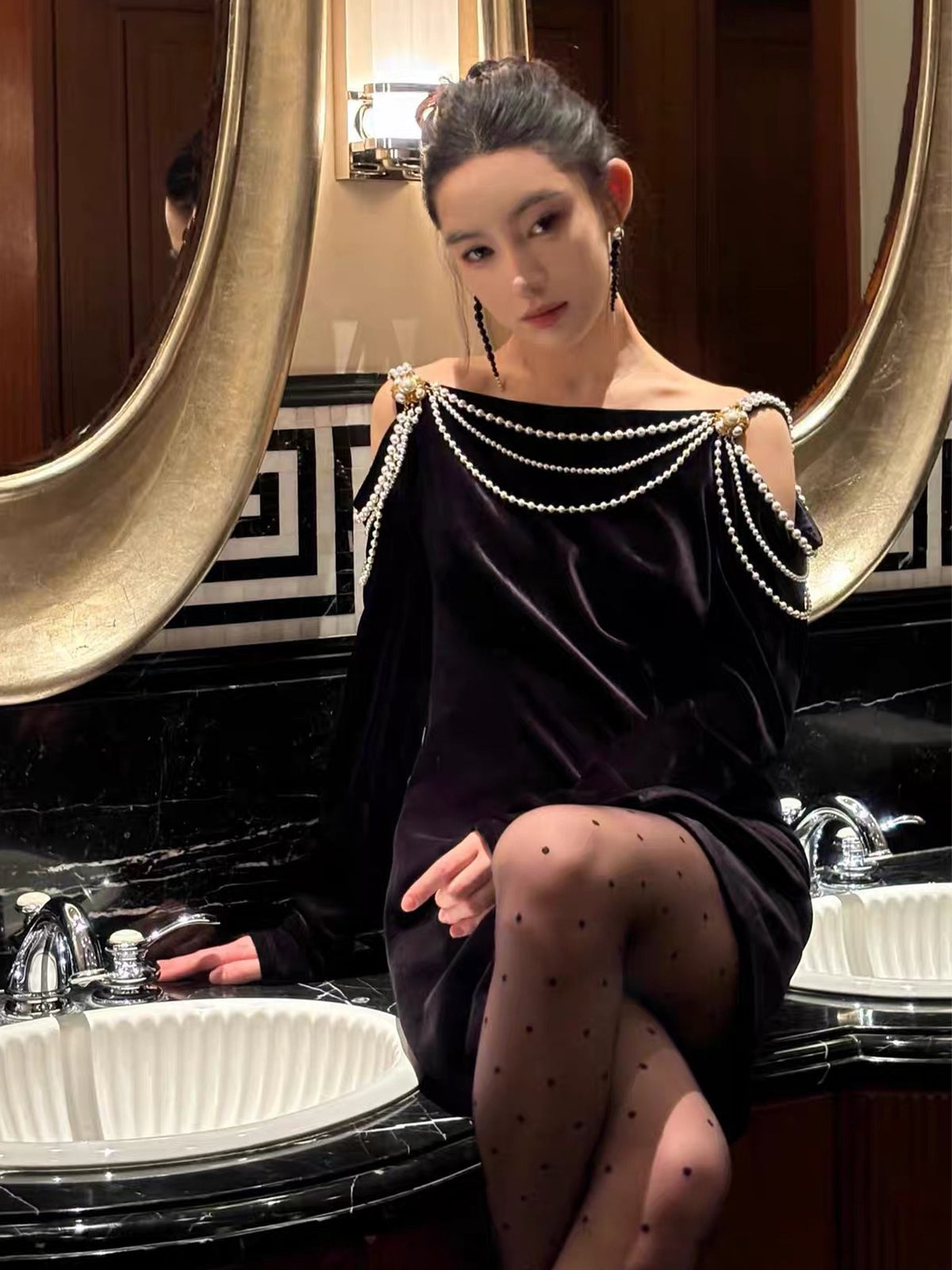 Dolcie Vintage Özel Tasarım Uzun Kollu İnci Zincirli Mini Elbise