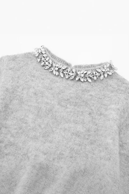 Sweter dzianinowy z okrągłym dekoltem i zdobiony kryształkami