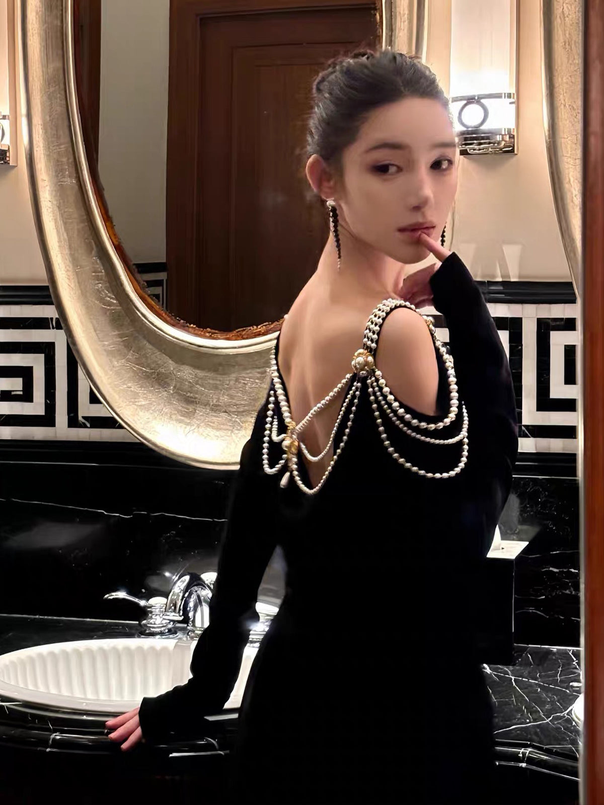 Dolcie Vintage Özel Tasarım Uzun Kollu İnci Zincirli Mini Elbise