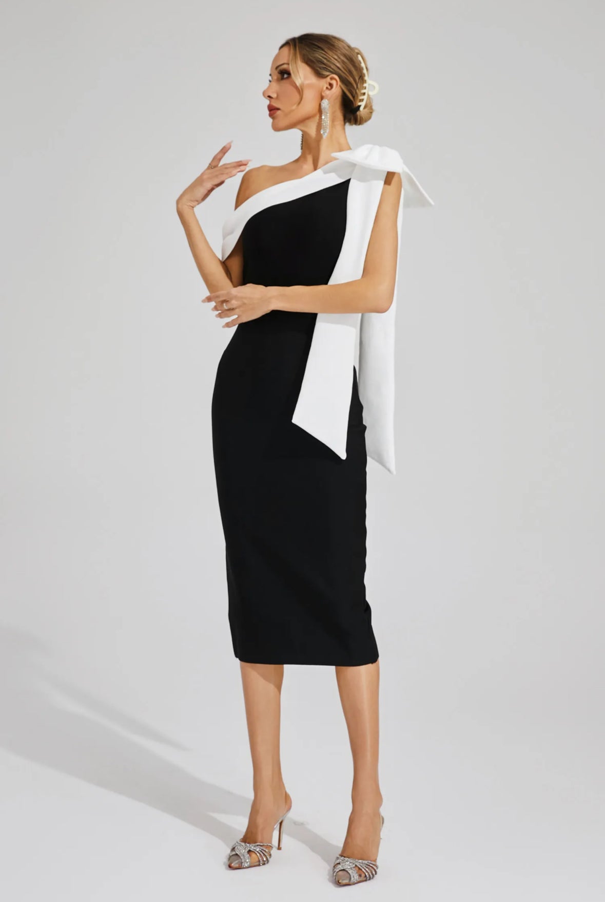 Sukienka Kelly z odkrytymi ramionami midi 