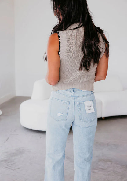 Sweter-kamizelka z wiązaniem przy szyi i kontrastowym wykończeniem zapinany na guziki