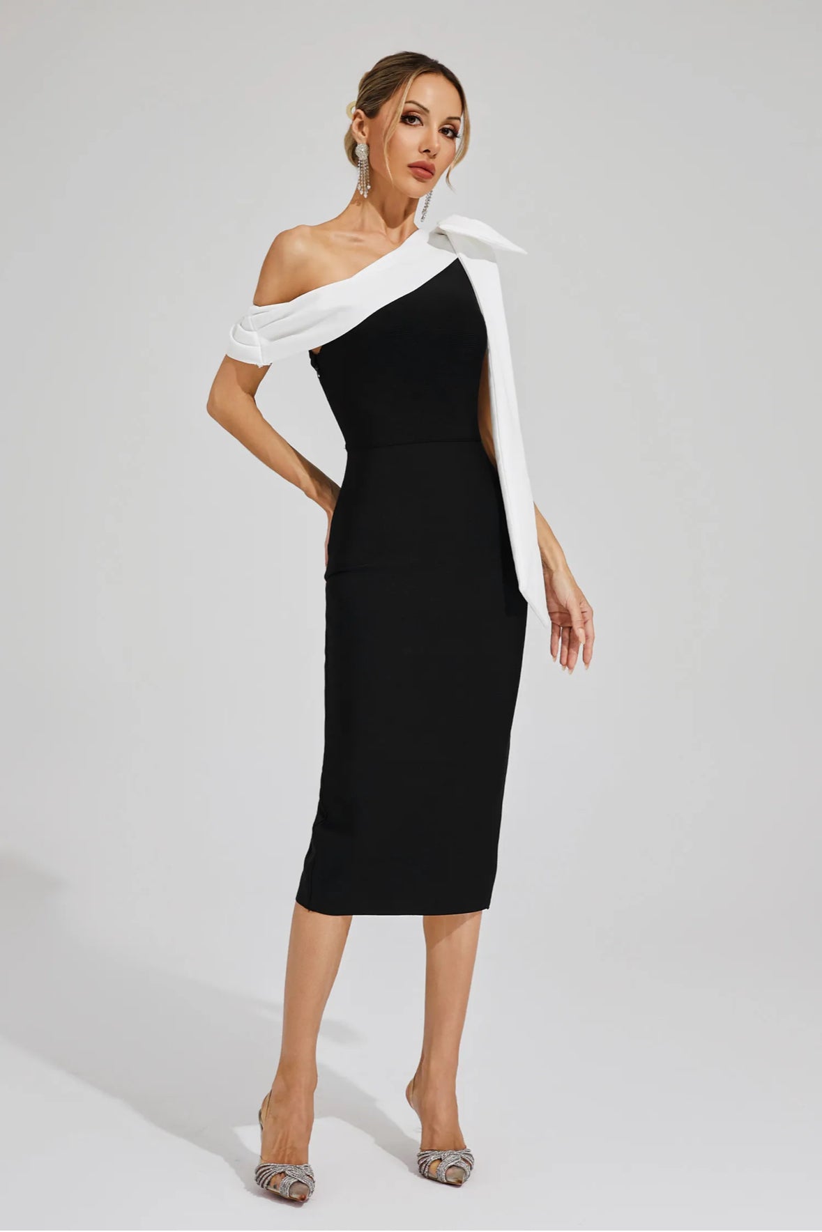 Sukienka Kelly z odkrytymi ramionami midi 