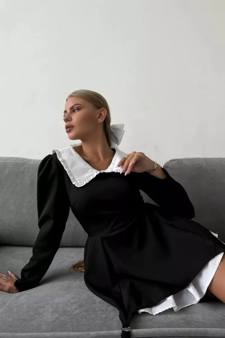 Komplet mini sukienki z długim rękawem i kołnierzykiem Piotrusia Pana