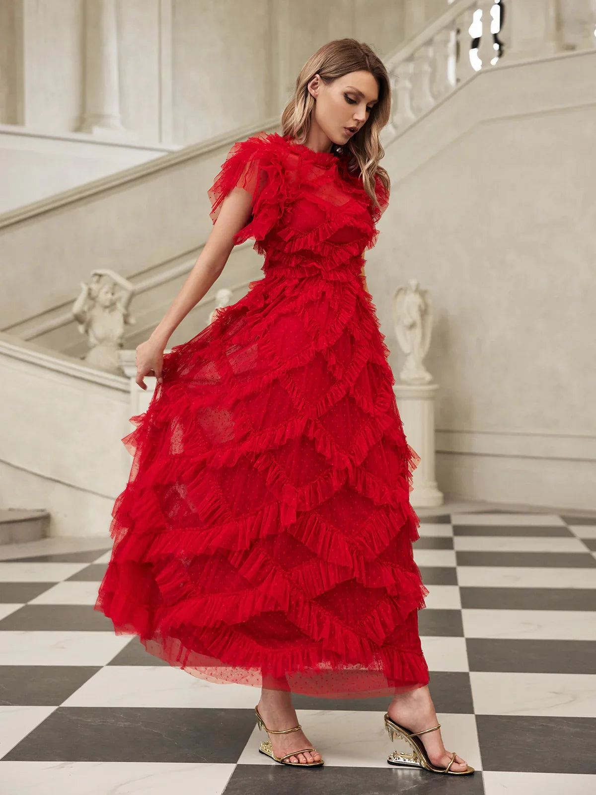 Czerwona sukienka midi z siateczki z krótkim rękawem