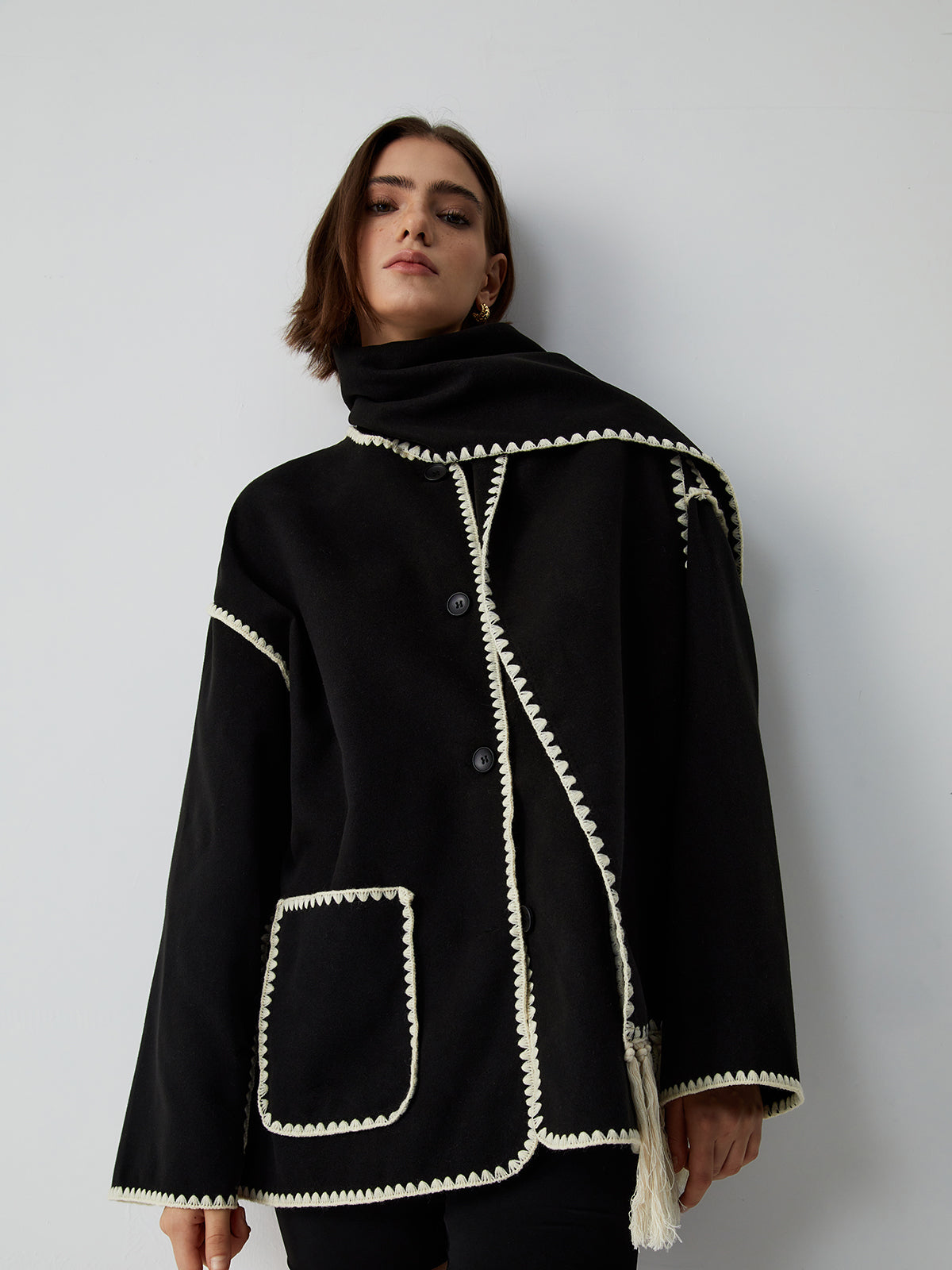 Ursula Kontrast Kesim Kısa Kaban