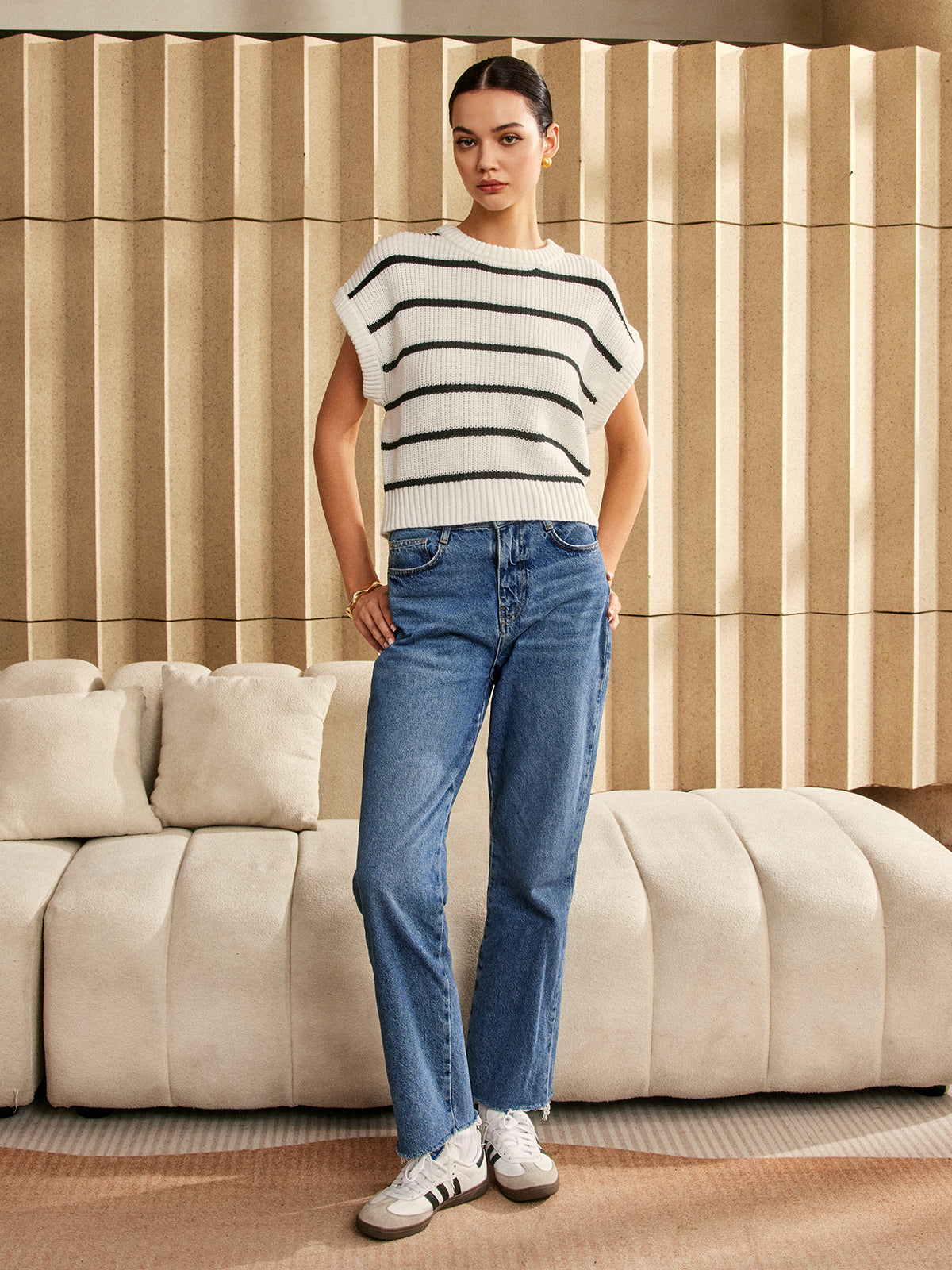 Luźny sweter w paski z krótkim rękawem