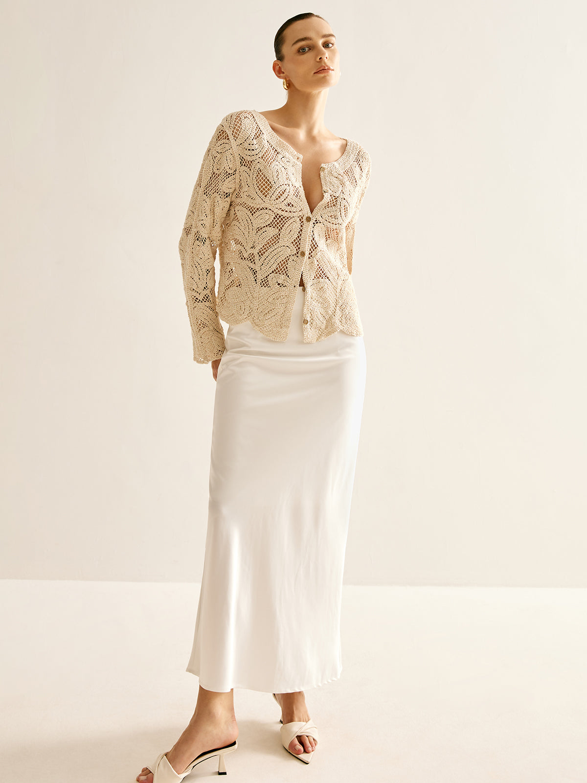 Quintessa Hollow Plisowany Kardigan Zapinany na Guziki