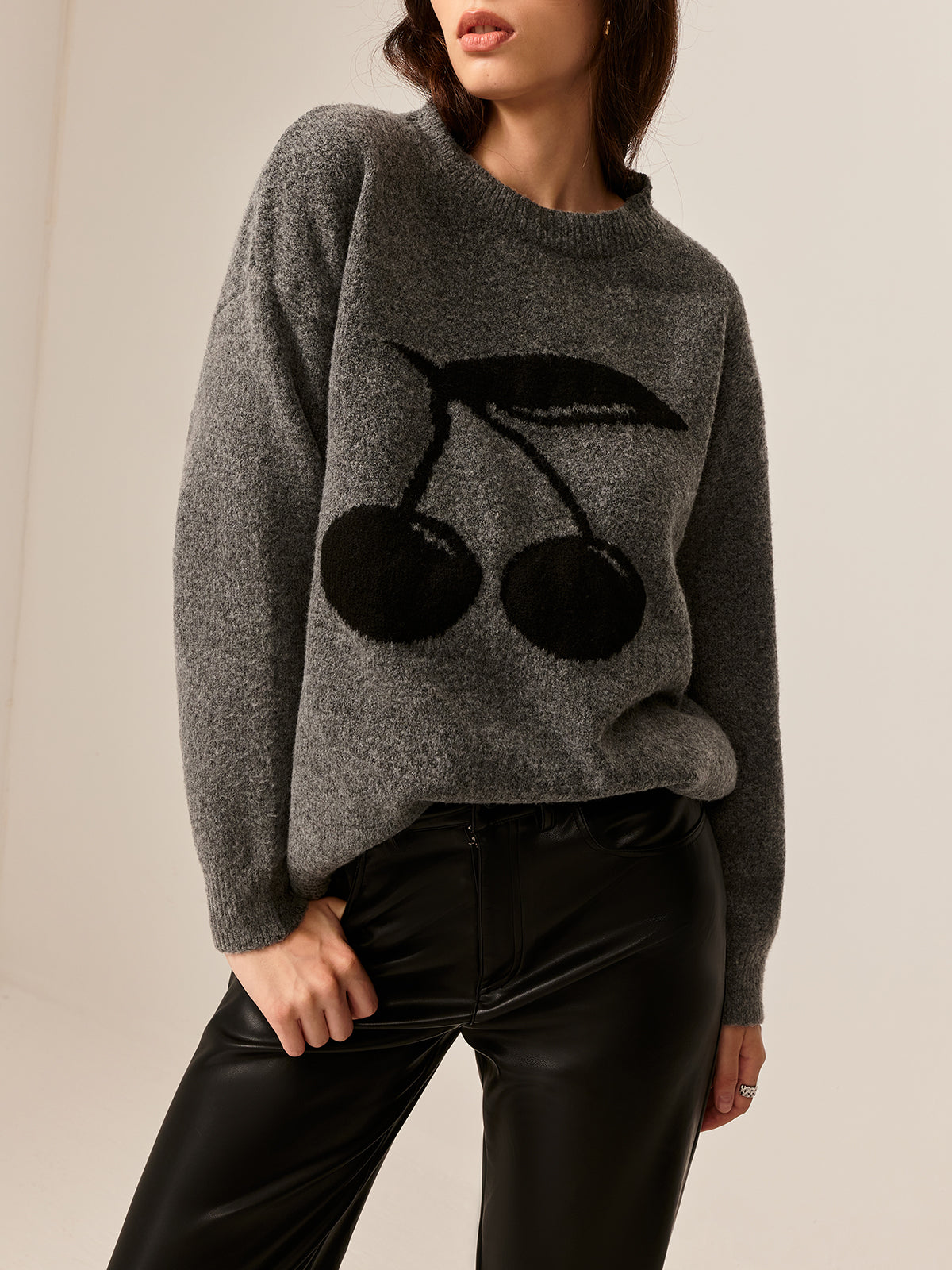 Sweter z mieszanki bawełny z nadrukiem wiśniowym