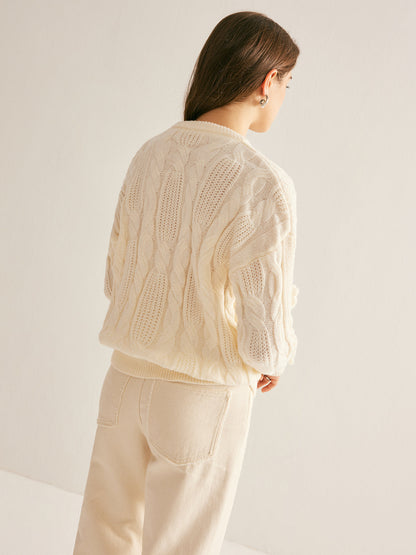 Sweter z dzianiny kablowej z 3D kwiatowym wzorem