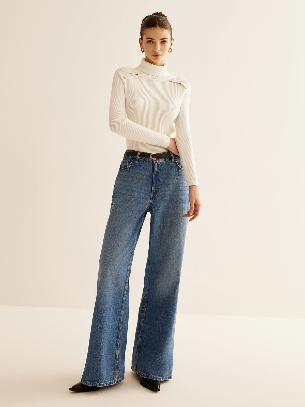 Cienki sweterek z golfem w prążki