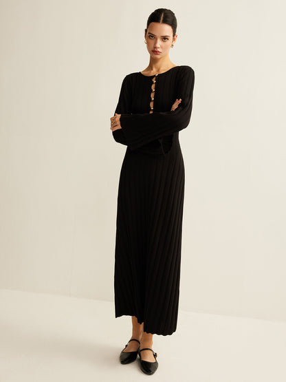 Sukienka maxi z miękkiej dzianiny z wycięciem