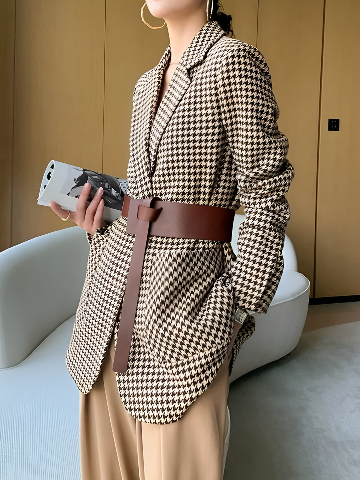 Marynarka z rozcięciem i wzorem w jodełkę, z paskiem 