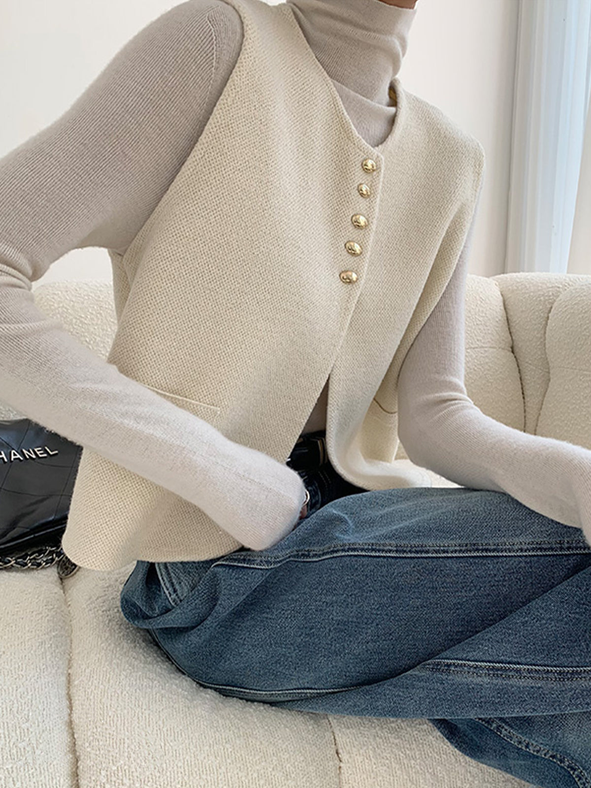 Stylowy sweter z rozcięciem