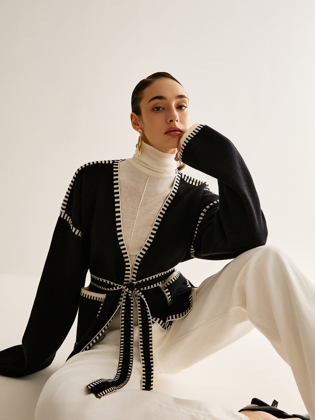 Kardigan z rozcięciem i paskiem Talia