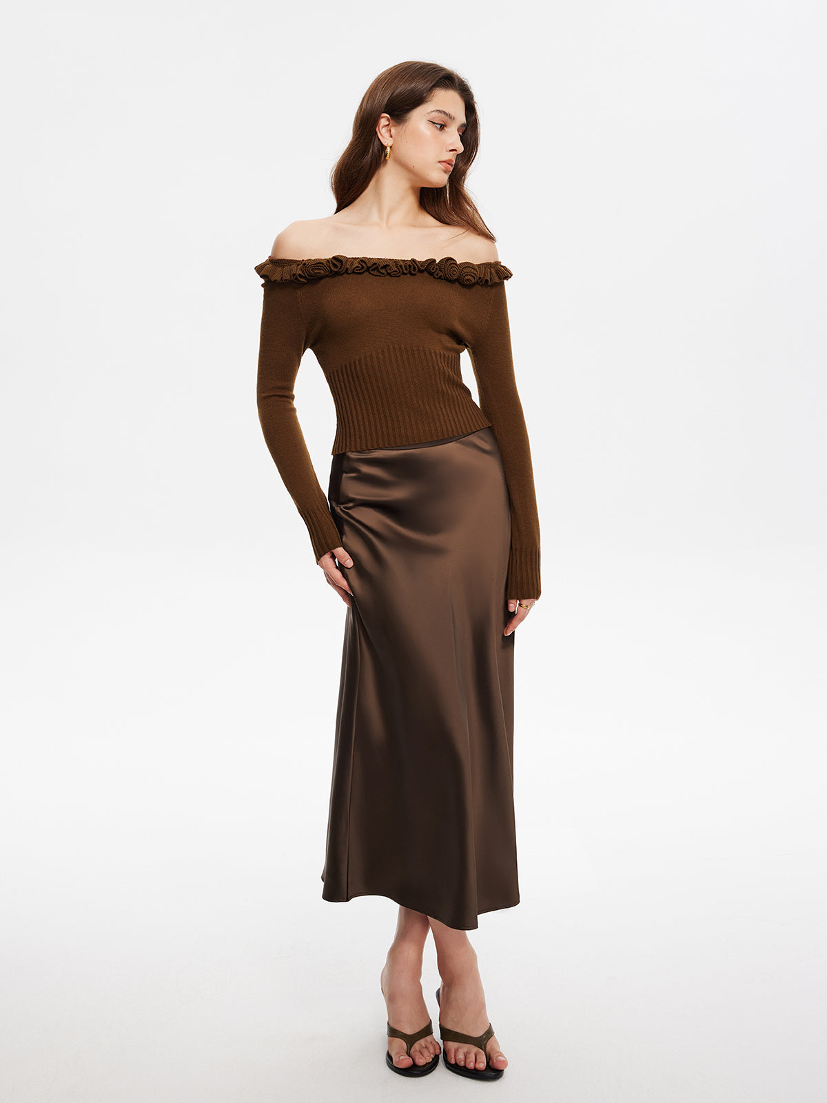 Sweter z mieszanki kaszmiru z odkrytymi ramionami i falbanką