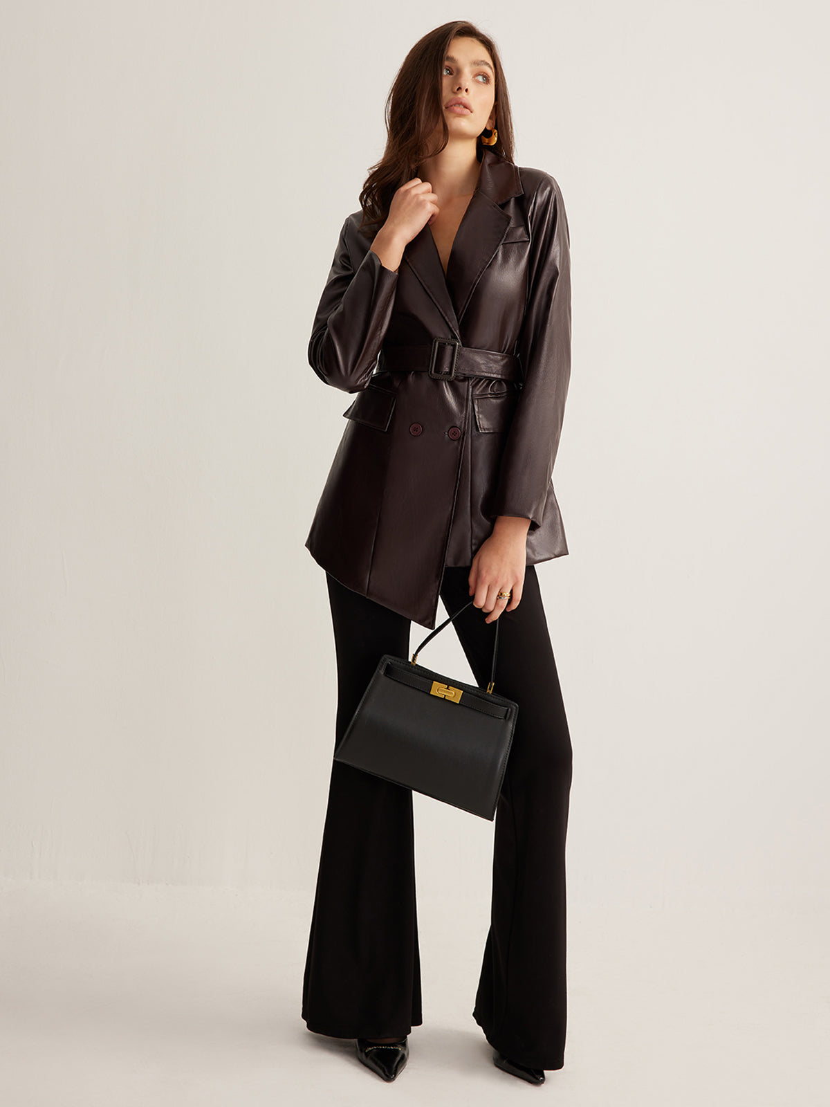 Elegancka marynarka z paskiem w rozmiarze miseczki 