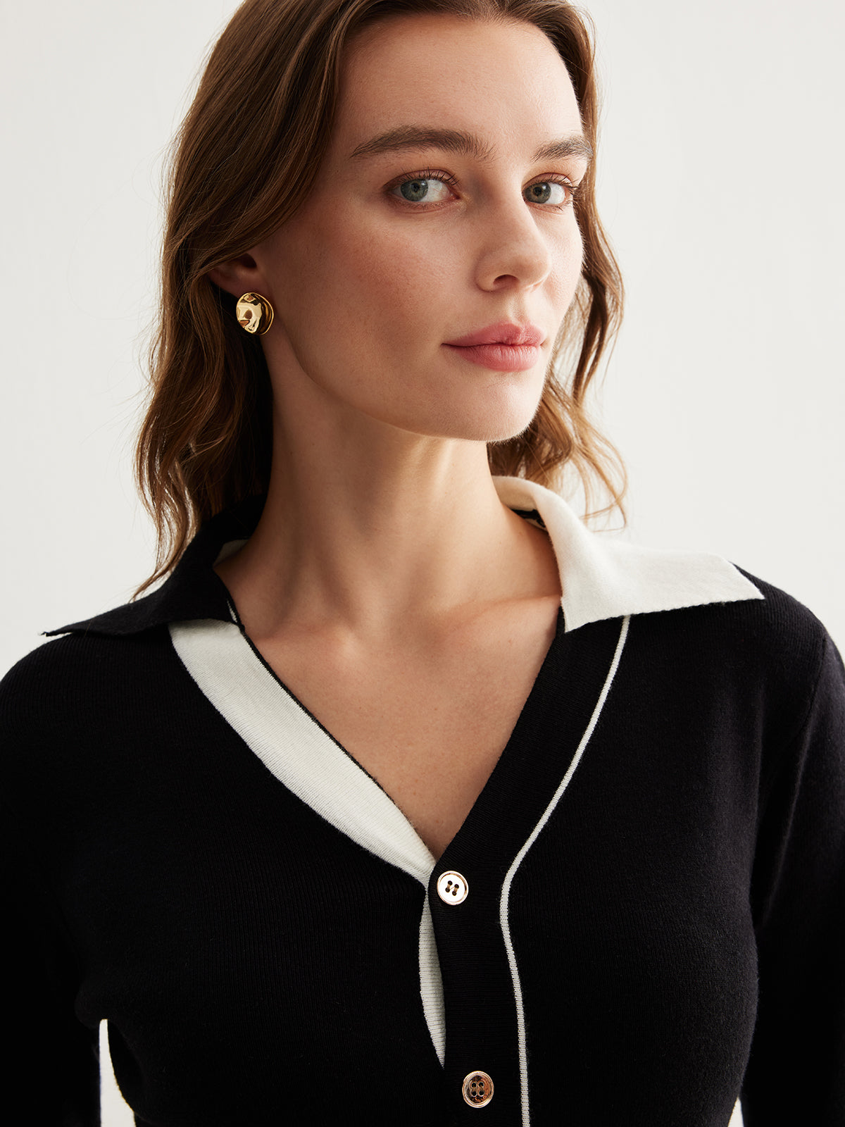 Kardigan Viviana z kolorowym kołnierzykiem blokowym i guzikami