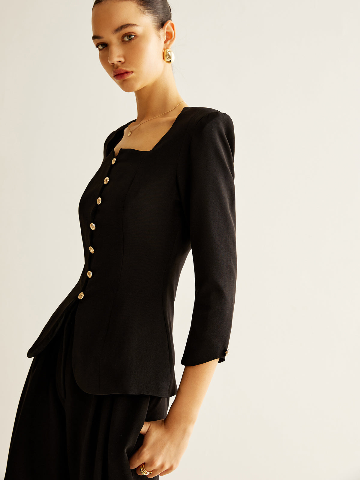 Elowen Kare Yaka Düğmeli Yırtmaçlı Bluz