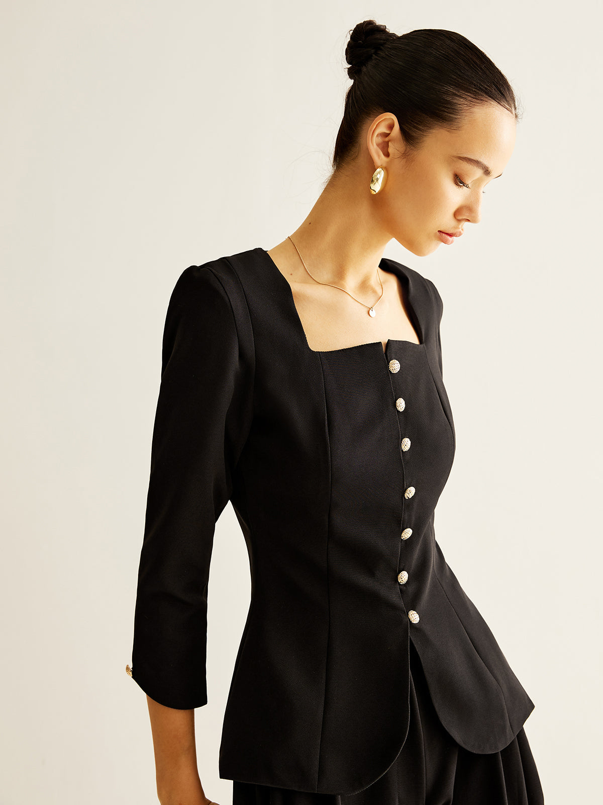 Elowen Kare Yaka Düğmeli Yırtmaçlı Bluz