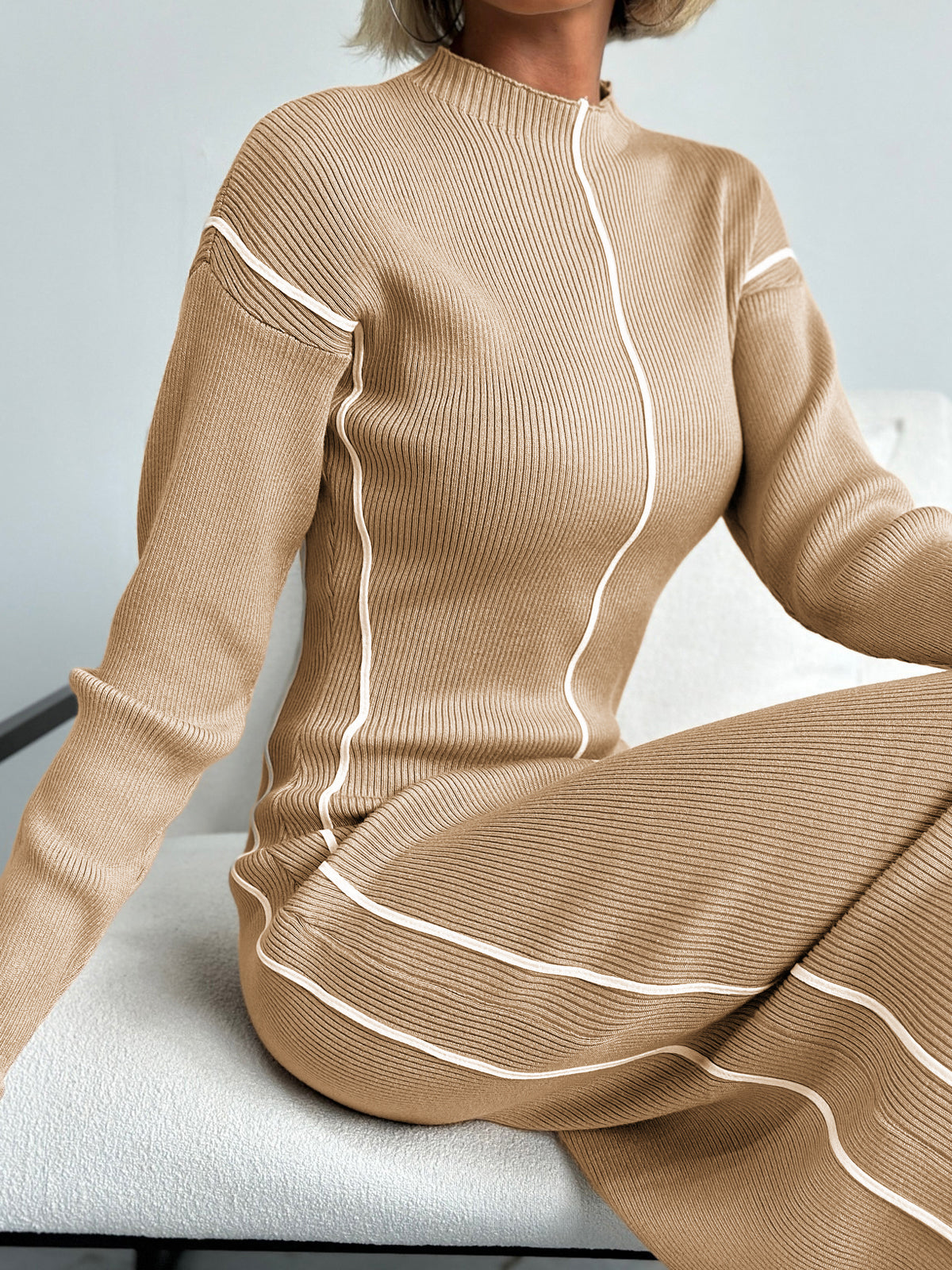 Sukienka midi z dzianiny ściągaczowej w kontrastowym kolorze