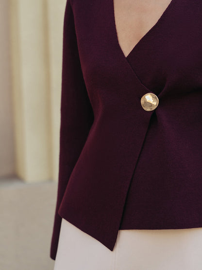 Ciepły czerwony kardigan z dekoltem w serek i guzikami 