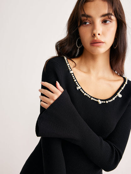 Bluzka z bufiastymi rękawami i perłowym wykończeniem