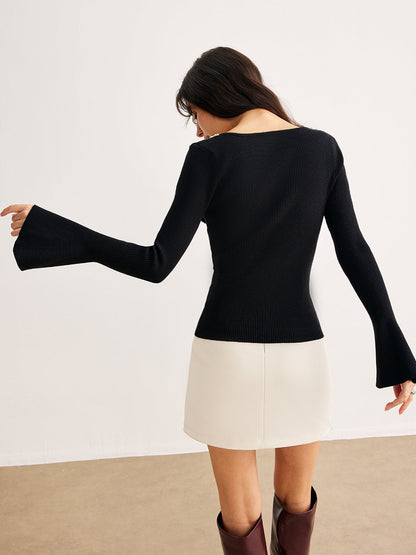 Bluzka z bufiastymi rękawami i perłowym wykończeniem