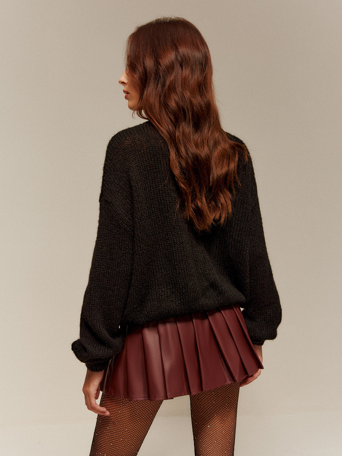 Wygodny sweter z ozdobnymi kryształkami