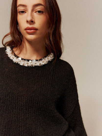 Wygodny sweter z ozdobnymi kryształkami