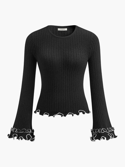 Kontrastowy sweter z falbankami