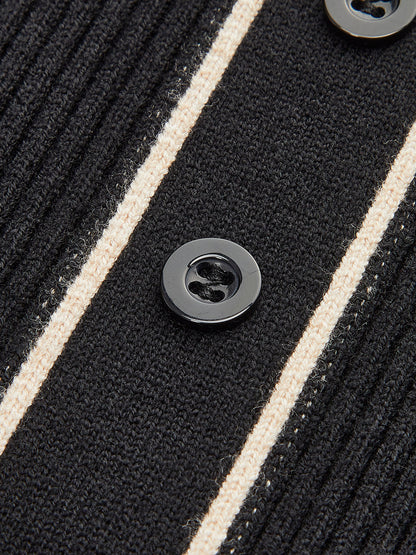 Sweter z paskiem, spódnica w kratę, sukienka midi