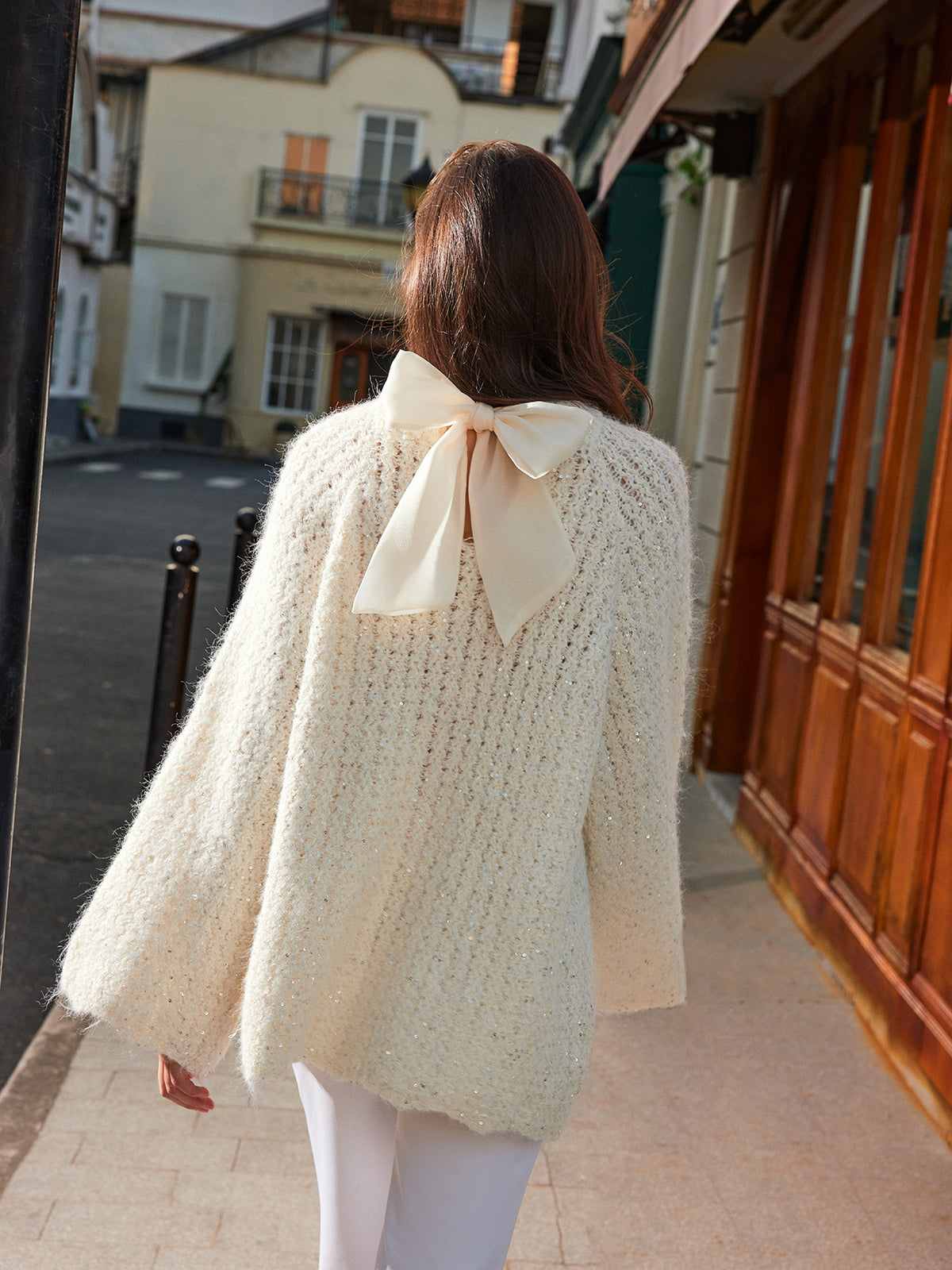 Sweter z dzianiny odwróconej z ozdobą kokardki